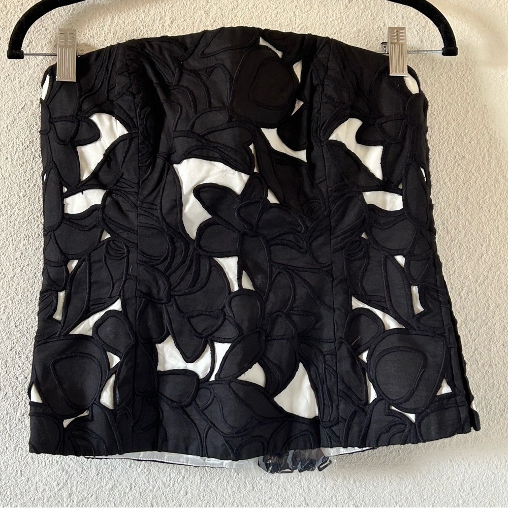 COAST Women’s Strapless Top 12 NWT Black White Embroidered Floral Party Date